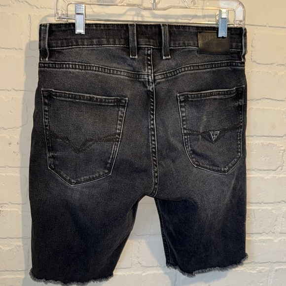 GUESS Men's Distressed Black Denim Shorts slim size 31 stretch - Picture 3 of 4